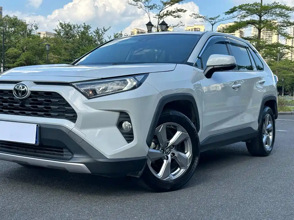 Toyota RAV4 — фото 14