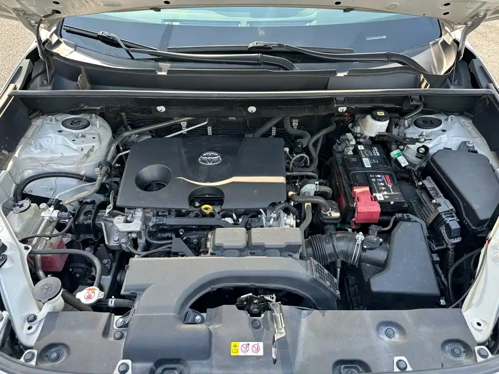 Toyota RAV4 — фото 20