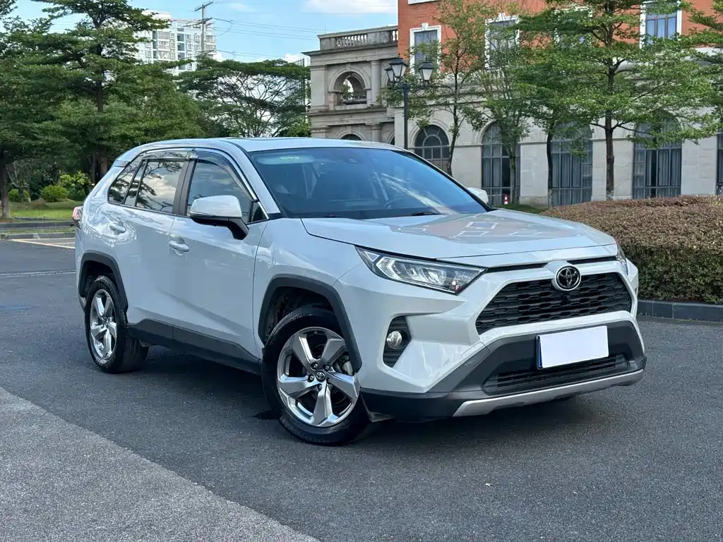 Toyota RAV4 — фото 3