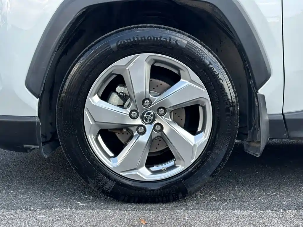 Toyota RAV4 — фото 23
