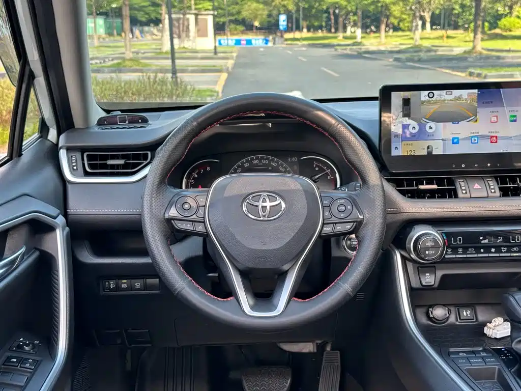 Toyota RAV4 — фото 7