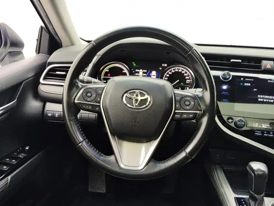 Toyota Camry — фото 15