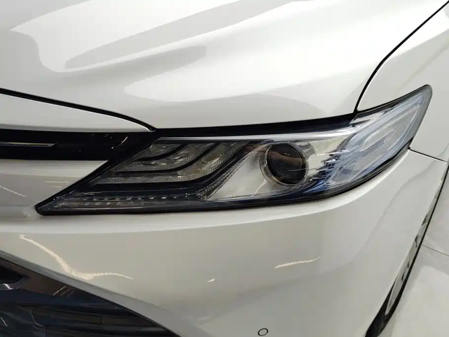 Toyota Camry — фото 5
