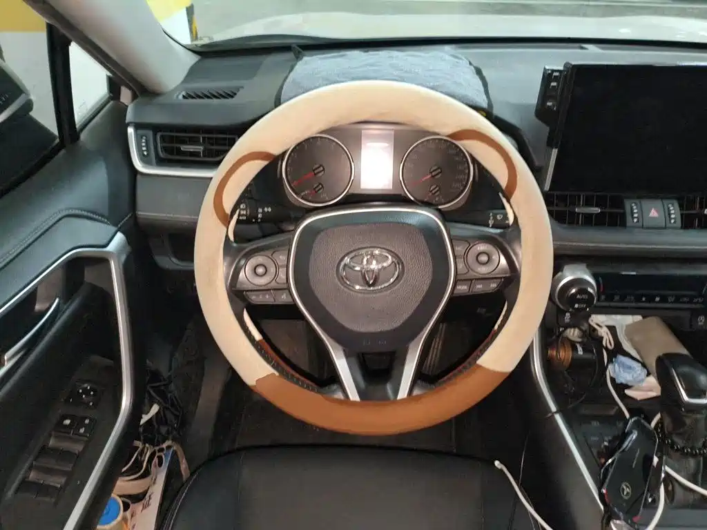 Toyota Wildlander — фото 11