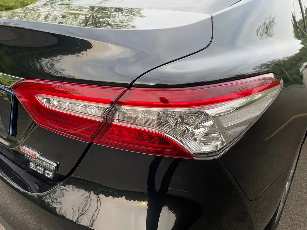 Toyota Camry — фото 14