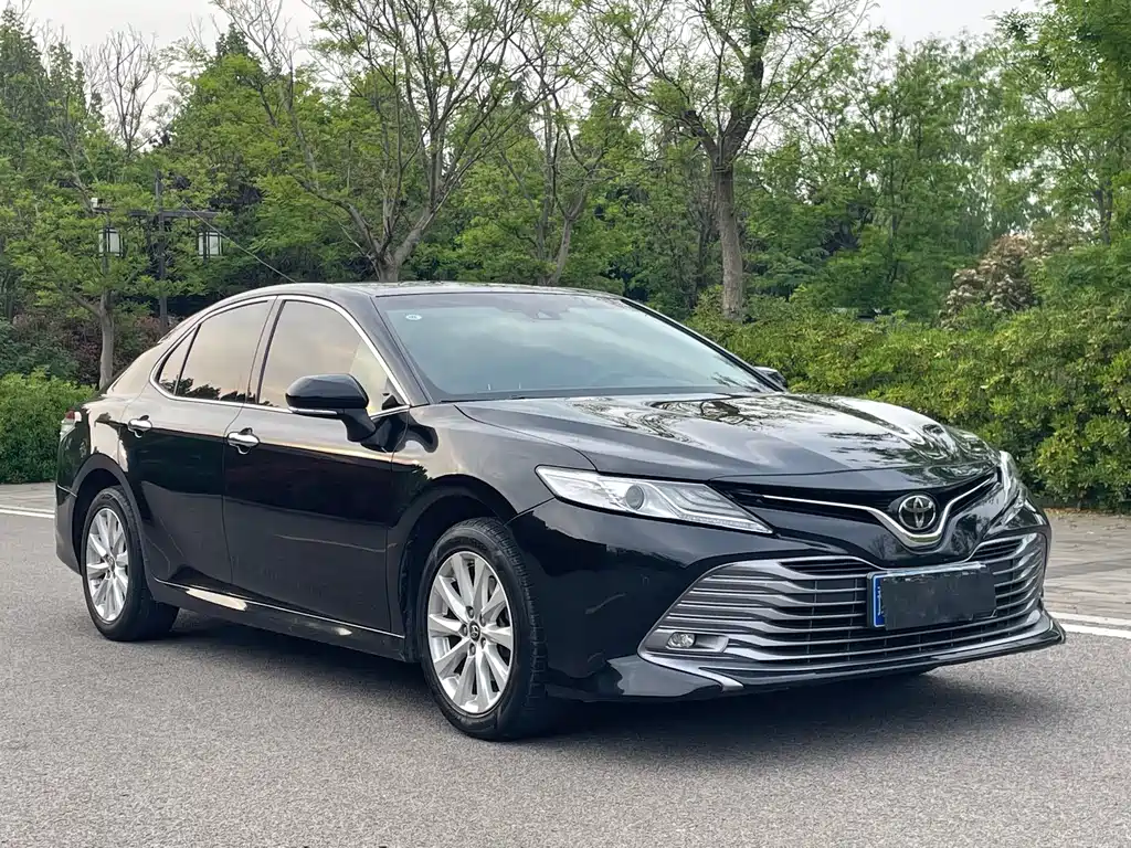 Toyota Camry — фото 3