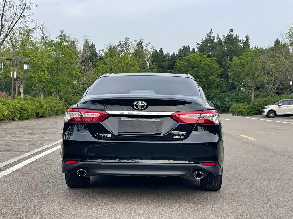 Toyota Camry — фото 5