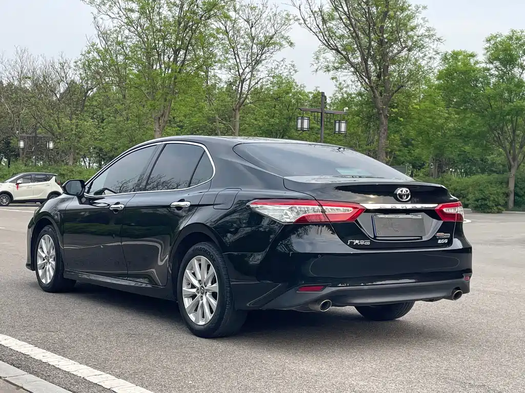 Toyota Camry — фото 6