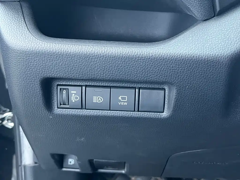 Toyota RAV4 — фото 18