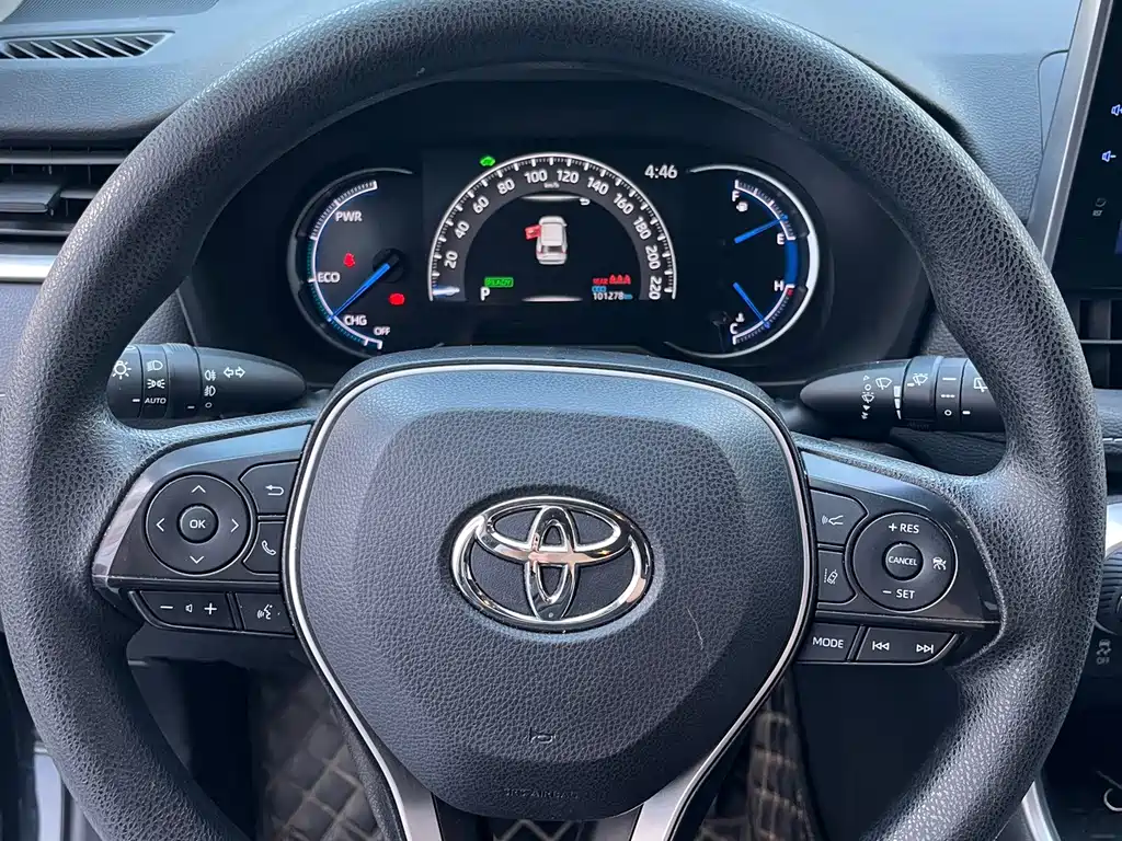 Toyota RAV4 — фото 19
