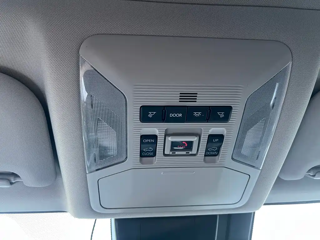 Toyota RAV4 — фото 24