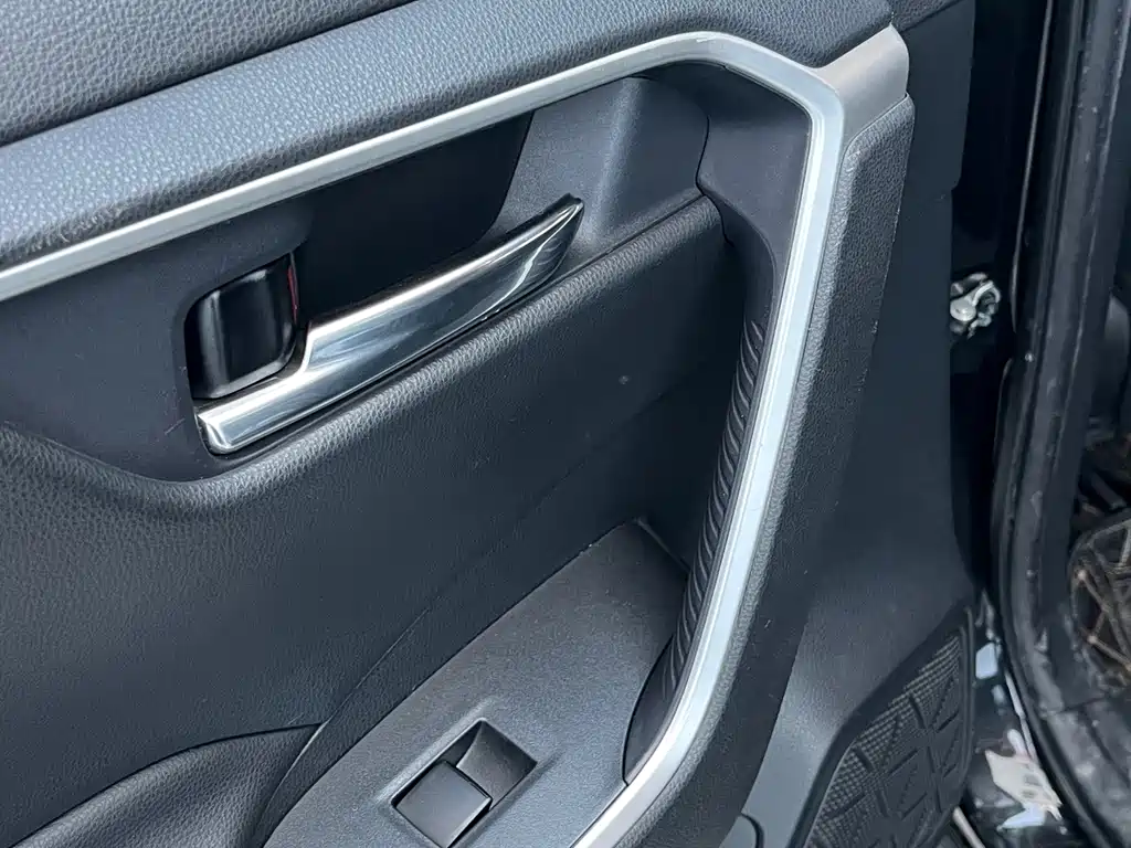 Toyota RAV4 — фото 26
