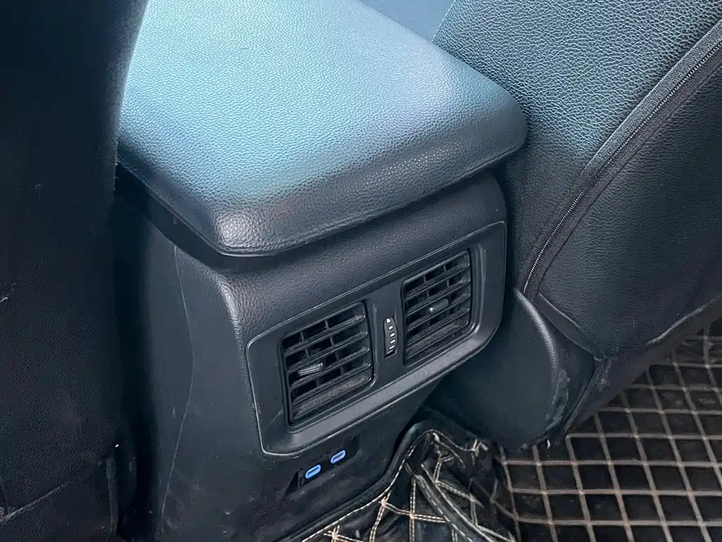 Toyota RAV4 — фото 27