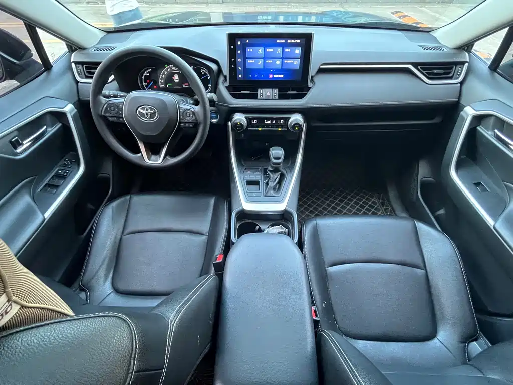 Toyota RAV4 — фото 29