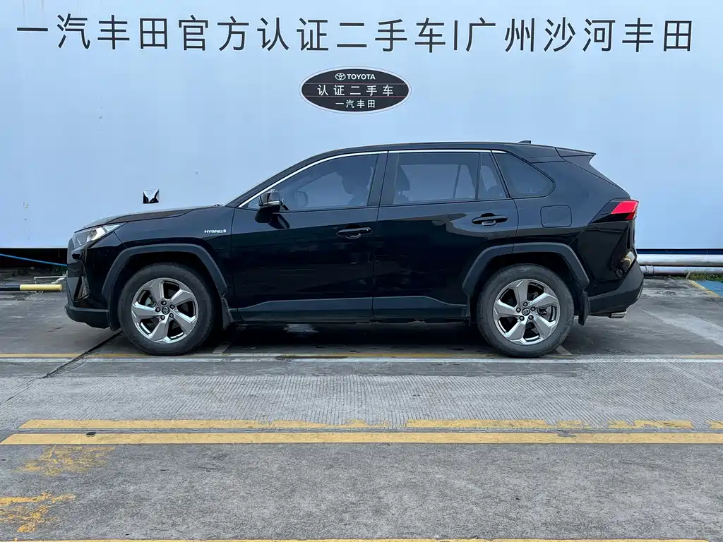 Toyota RAV4 — фото 4