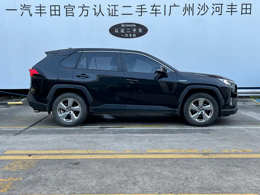 Toyota RAV4 — фото 5