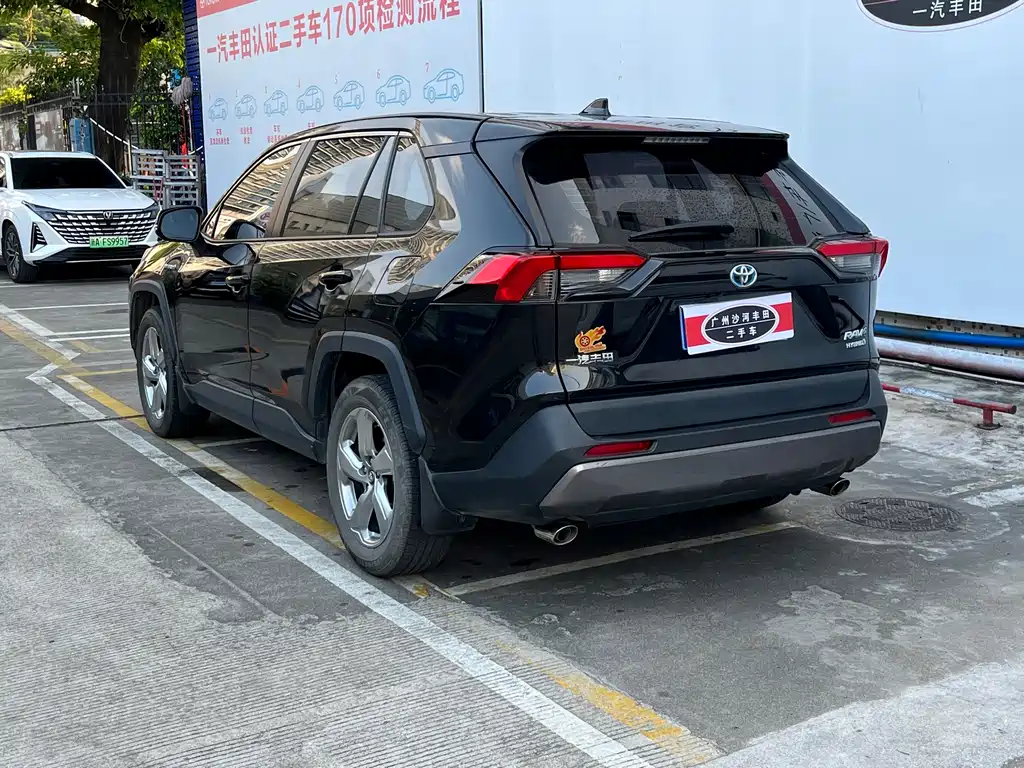 Toyota RAV4 — фото 6