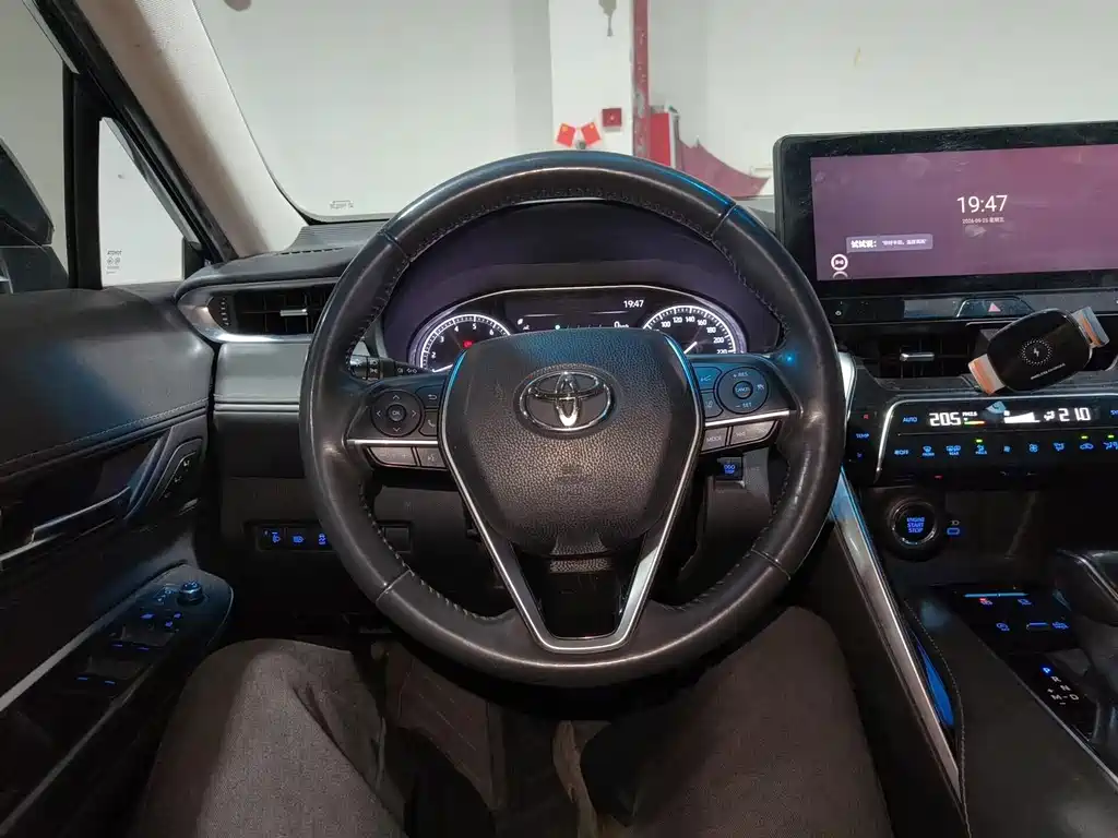 Toyota Harrier — фото 7