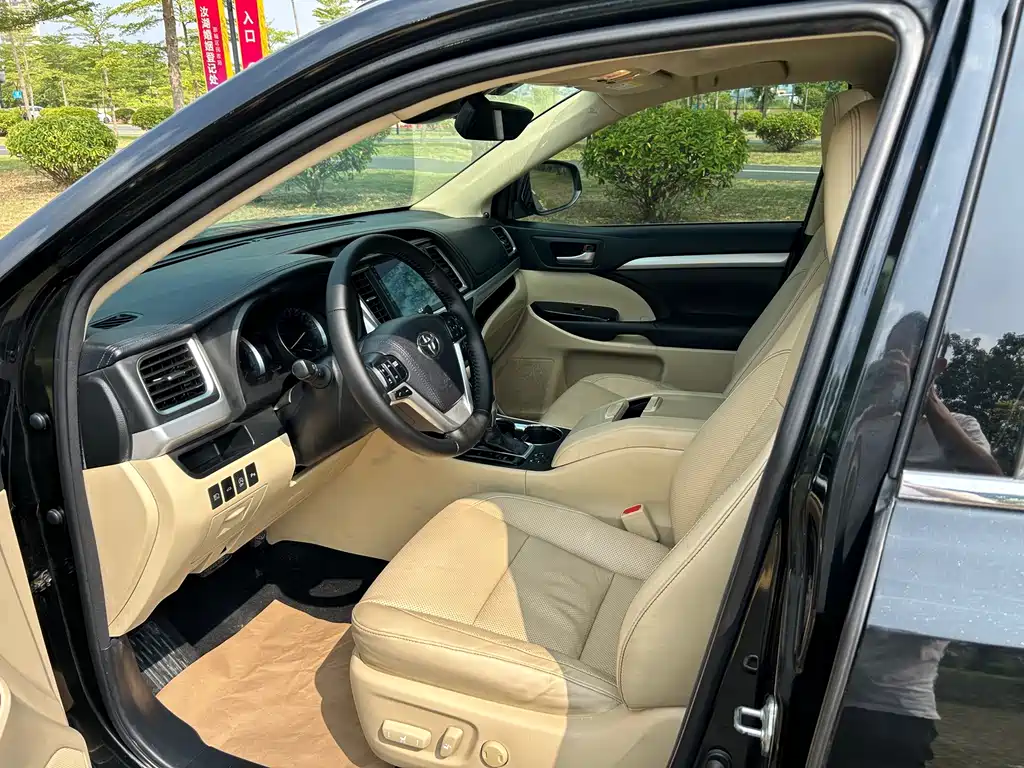 Toyota Highlander — фото 4