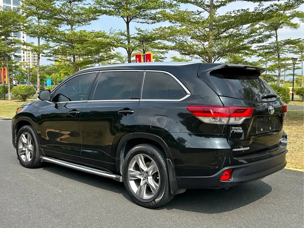 Toyota Highlander — фото 7