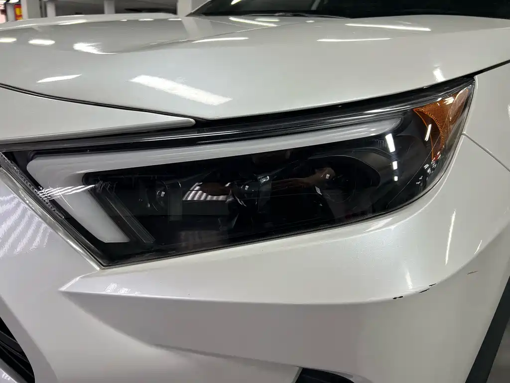 Toyota RAV4 — фото 19