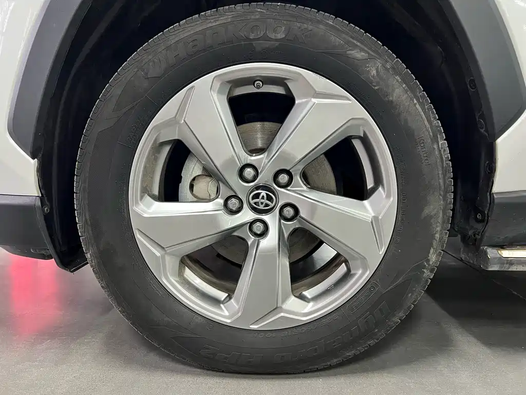 Toyota RAV4 — фото 20