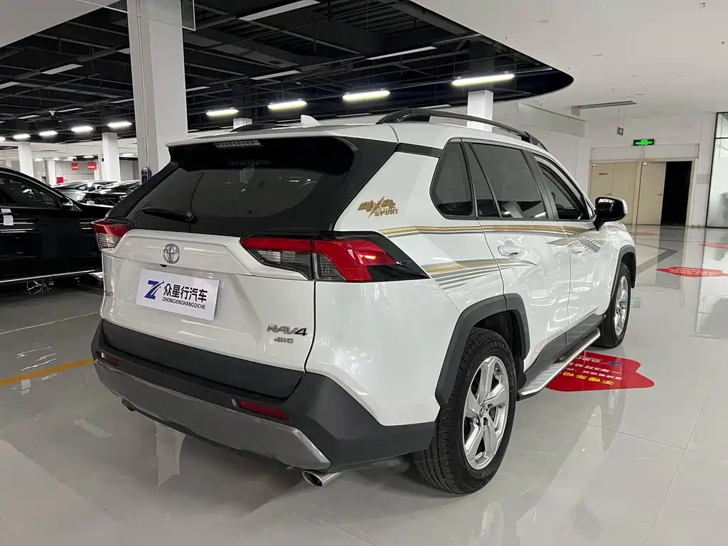 Toyota RAV4 — фото 3