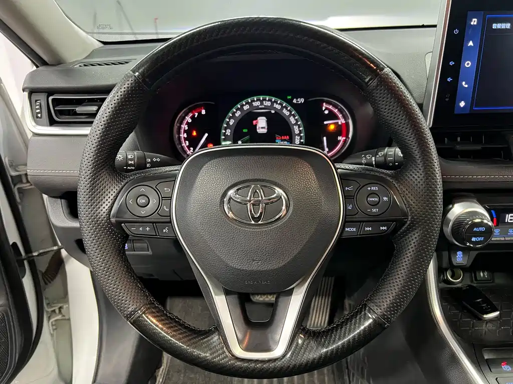 Toyota RAV4 — фото 6