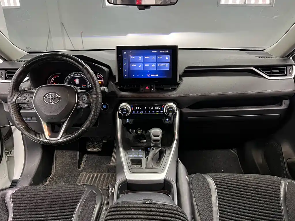 Toyota RAV4 — фото 7