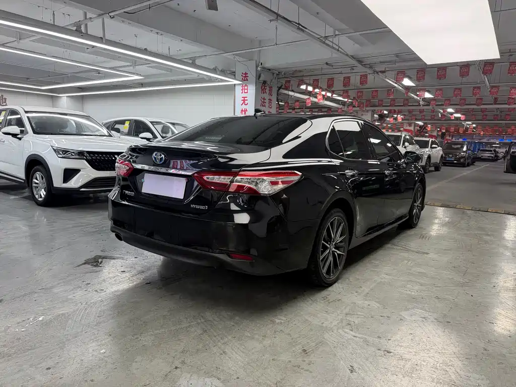 Toyota Camry — фото 11