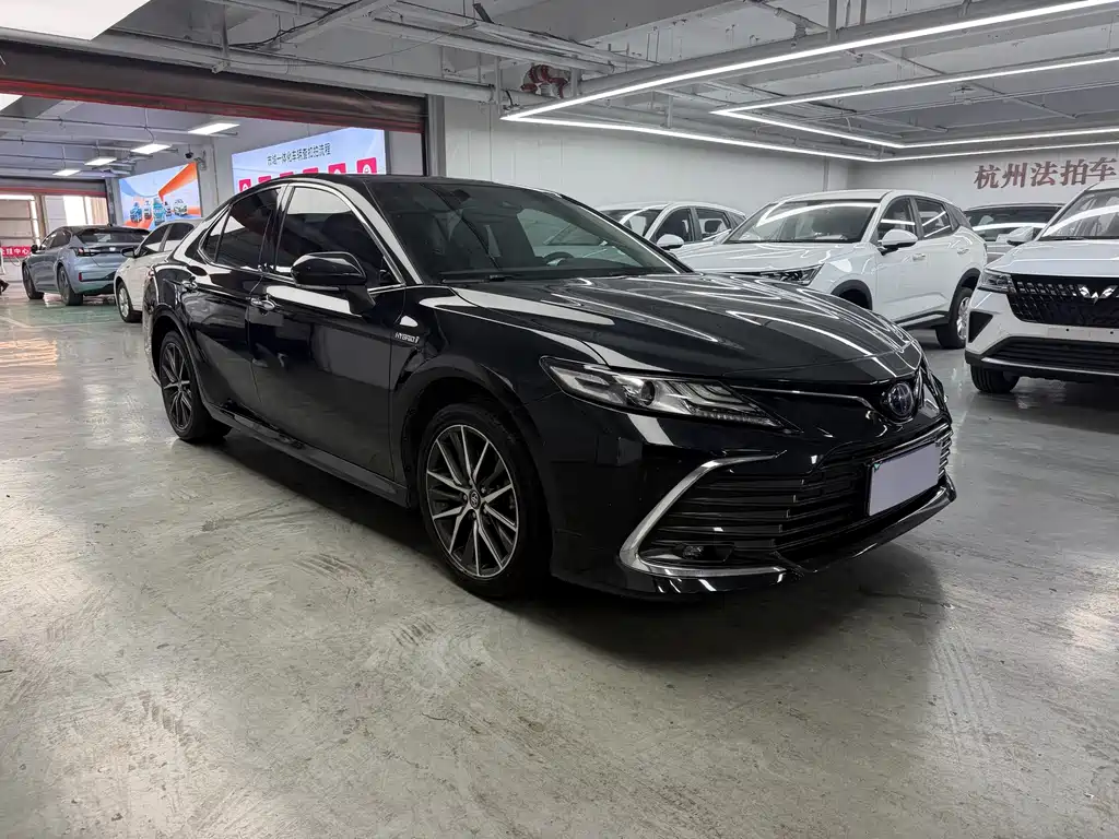 Toyota Camry — фото 3