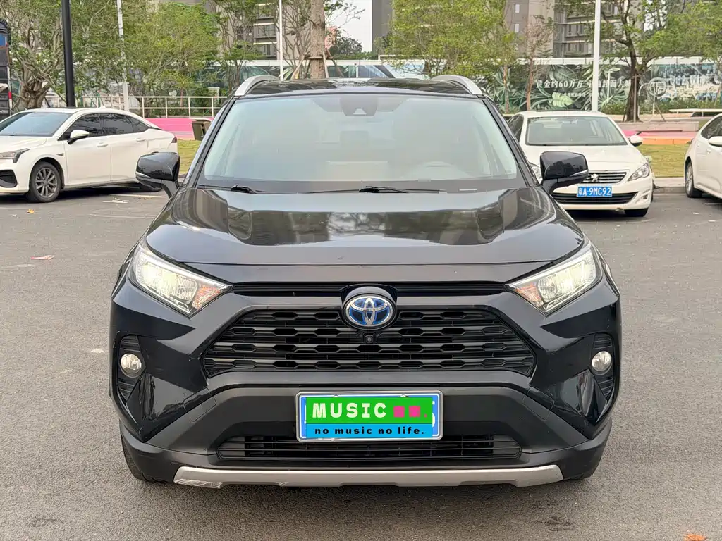 Toyota RAV4 — фото 2