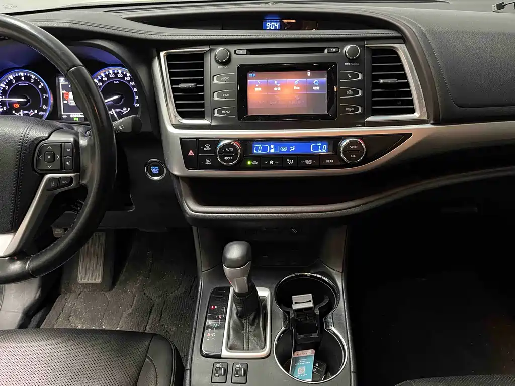 Toyota Highlander — фото 11