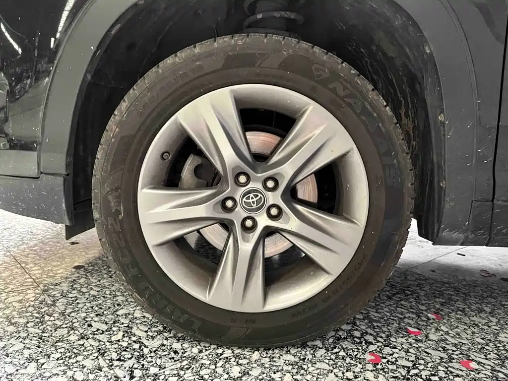 Toyota Highlander — фото 15