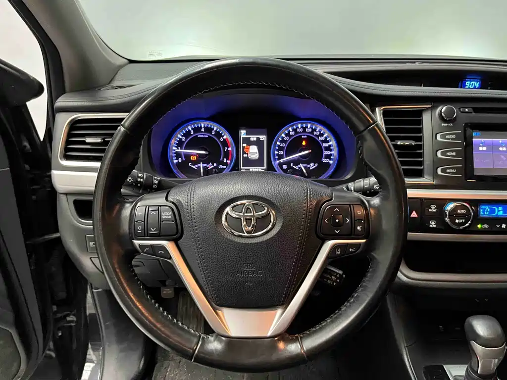 Toyota Highlander — фото 8