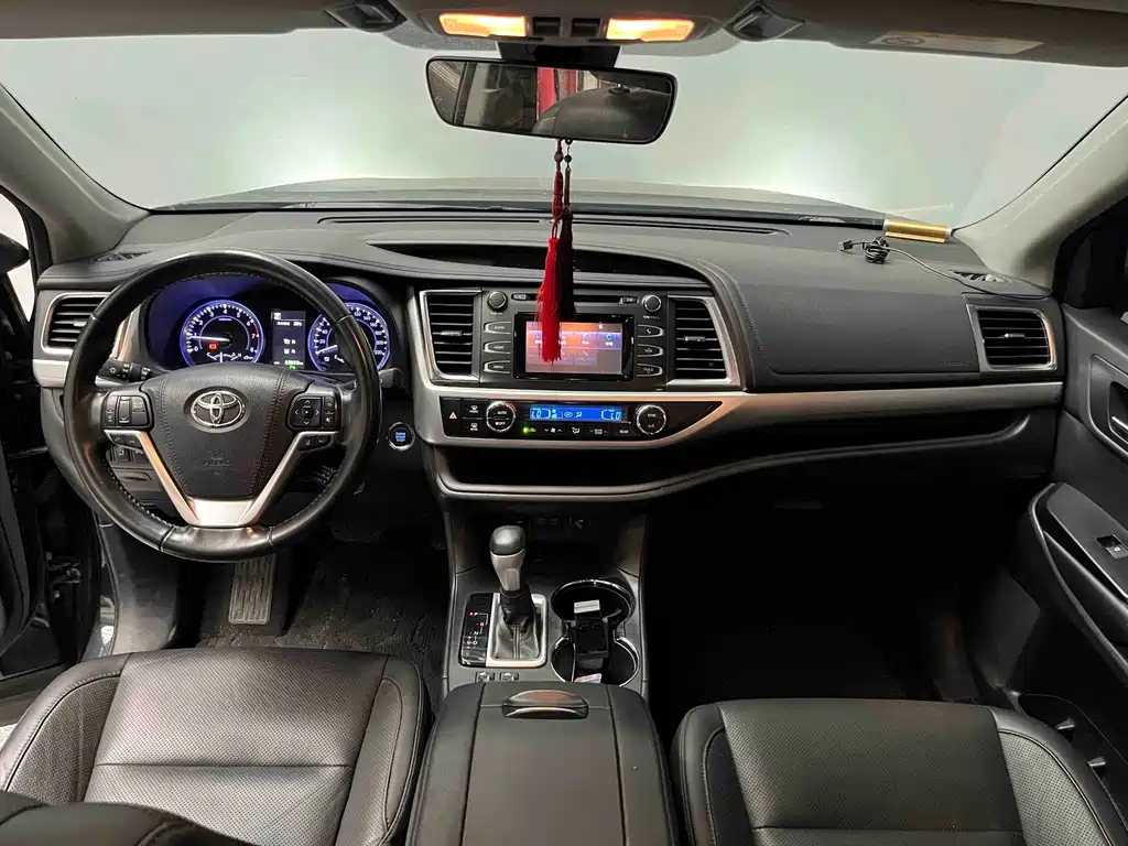 Toyota Highlander — фото 10