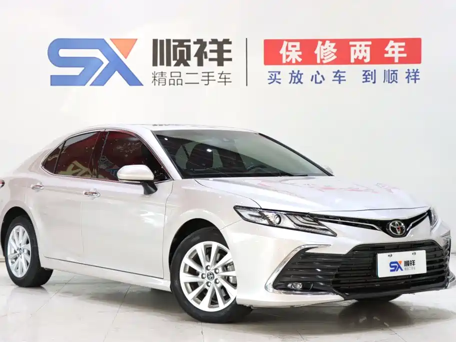 Toyota Camry — фото 3