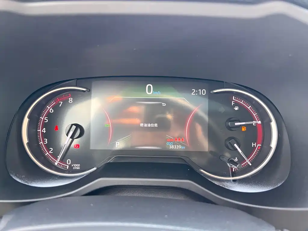 Toyota RAV4 — фото 13