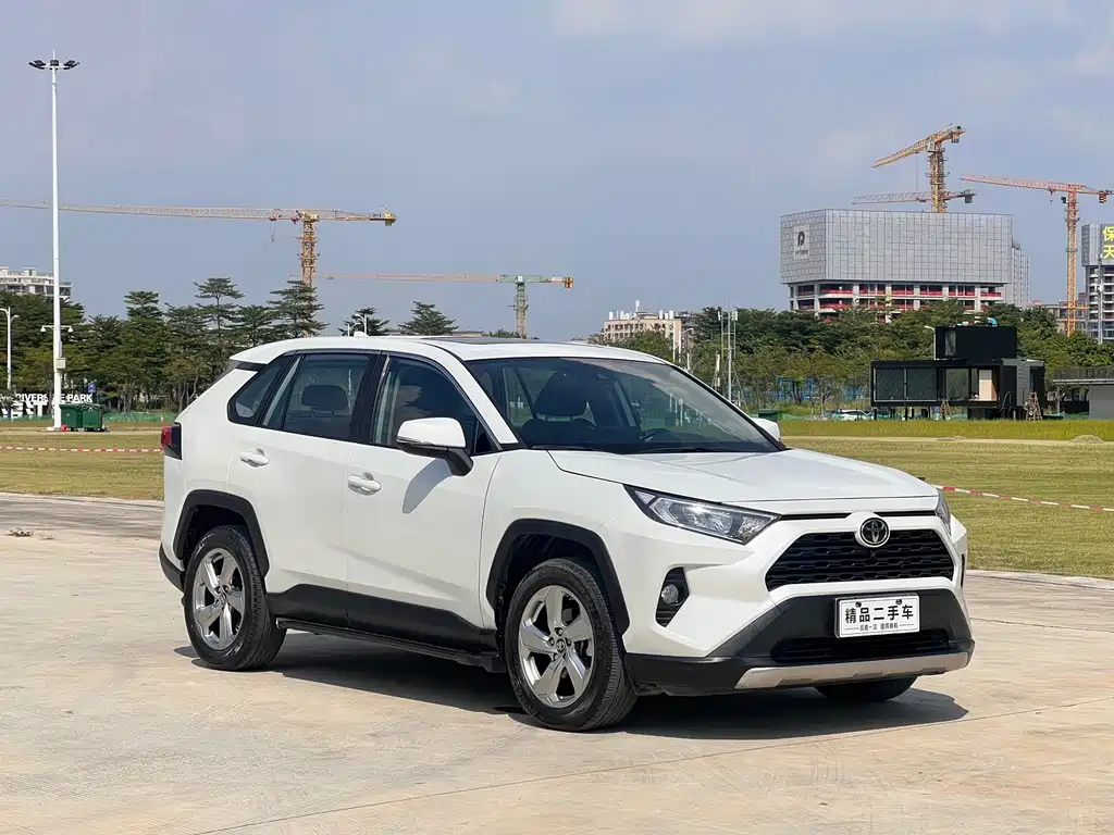 Toyota RAV4 — фото 3