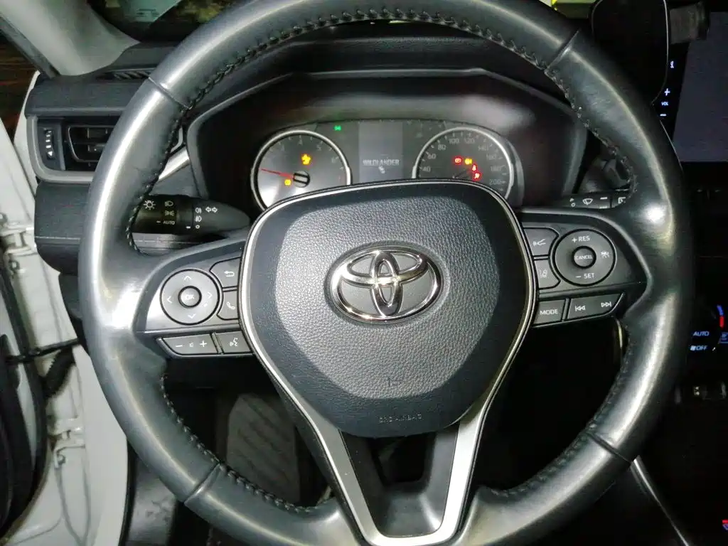 Toyota Wildlander — фото 11