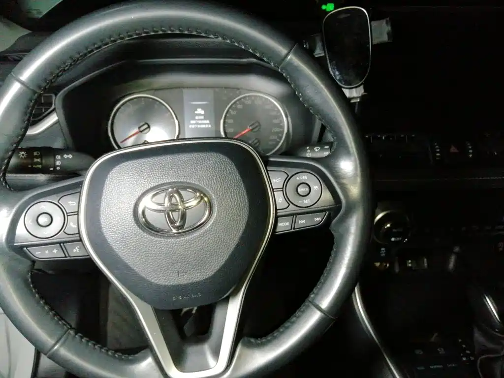 Toyota Wildlander — фото 10