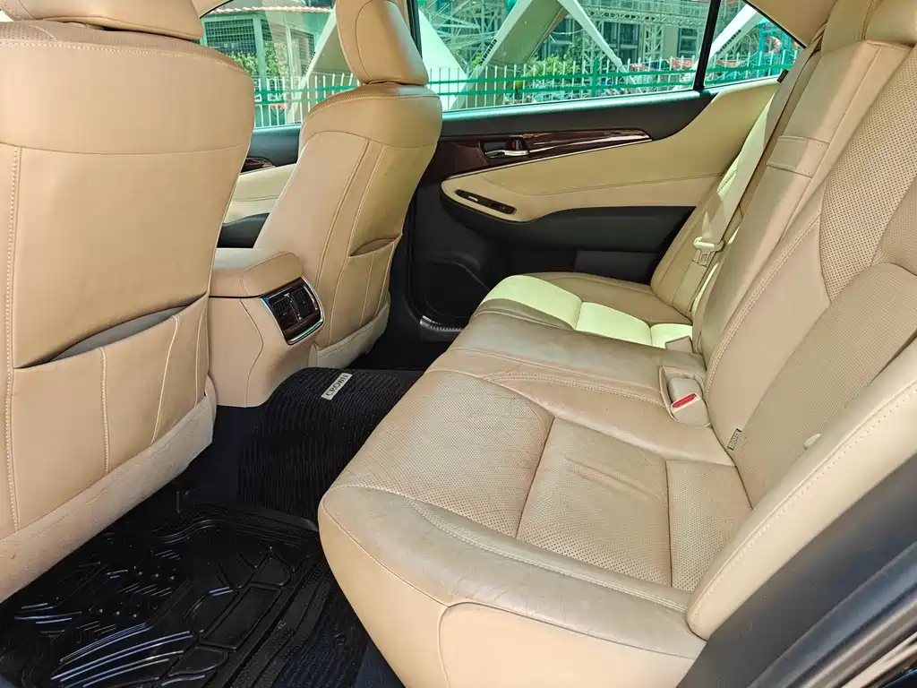 Toyota Crown — фото 15