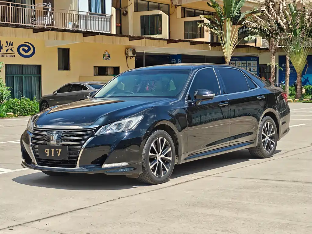 Toyota Crown — фото 10