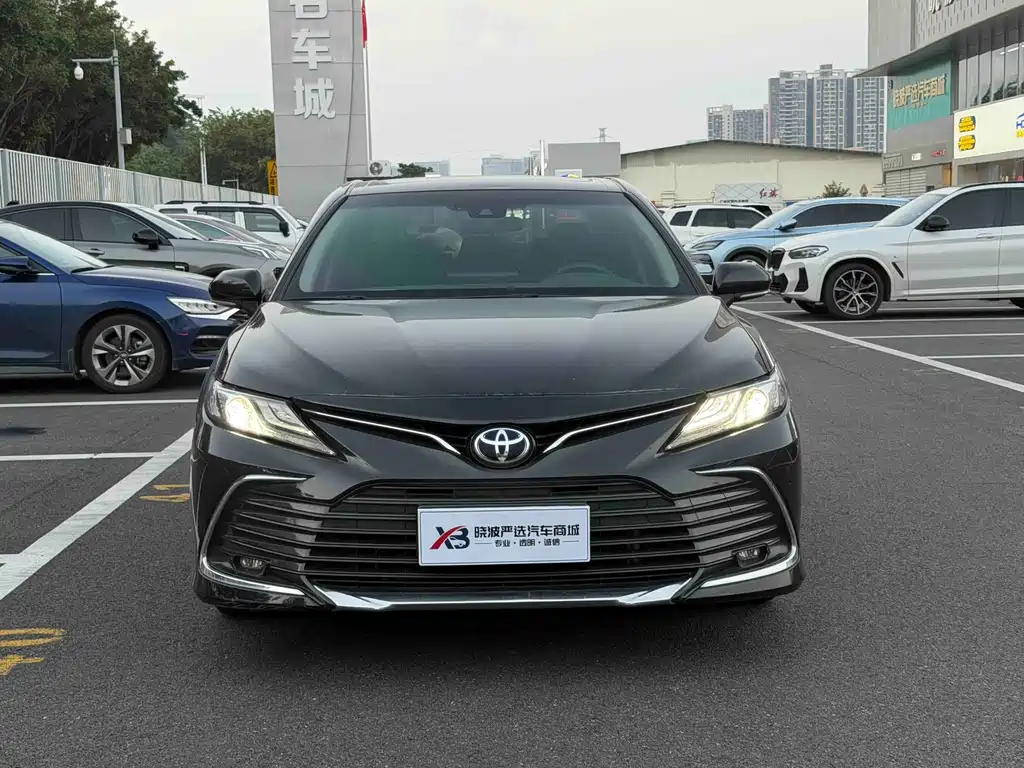Toyota Camry — фото 2