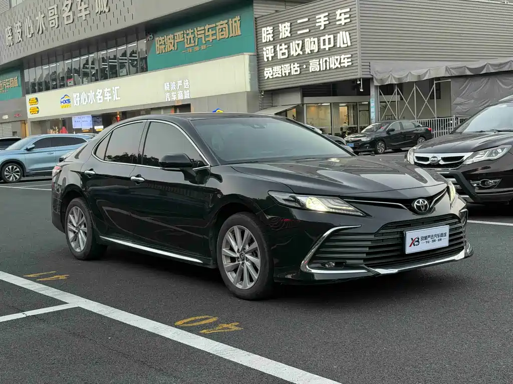 Toyota Camry — фото 3