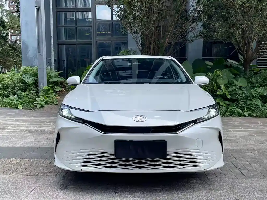 Toyota Camry — фото 2