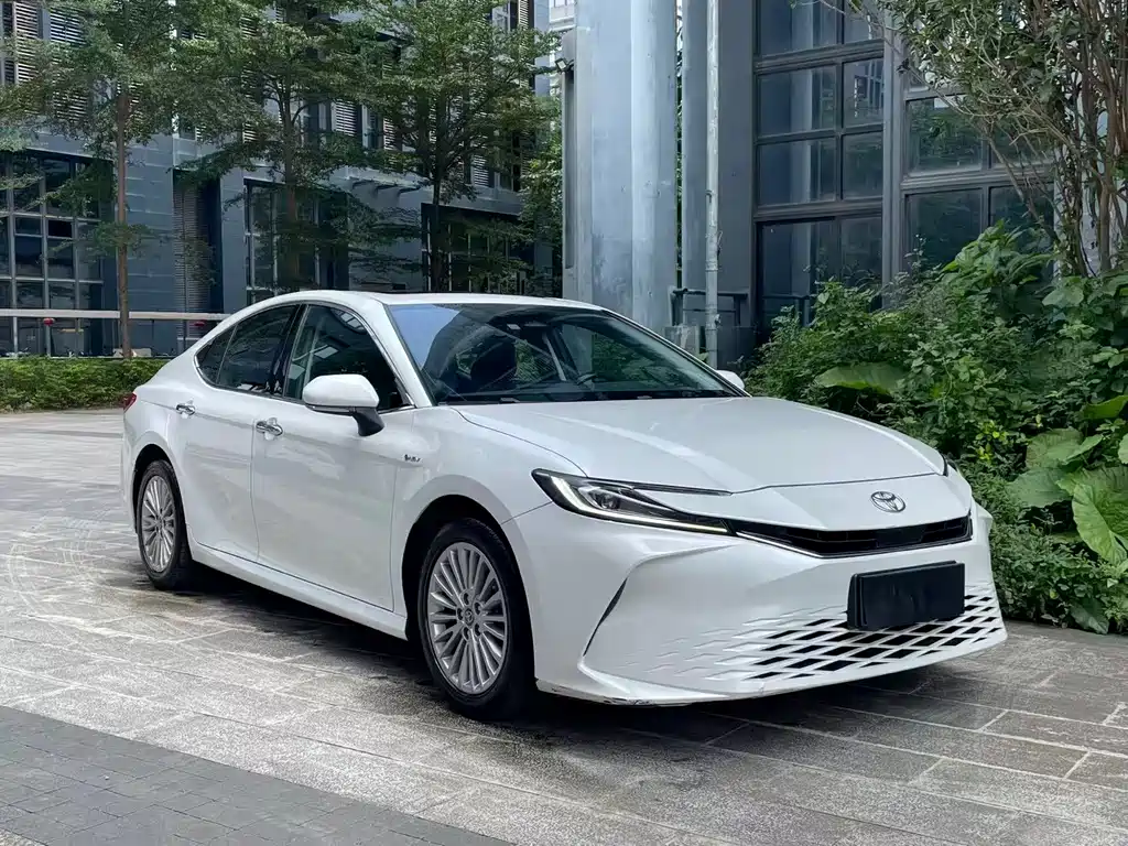 Toyota Camry — фото 3