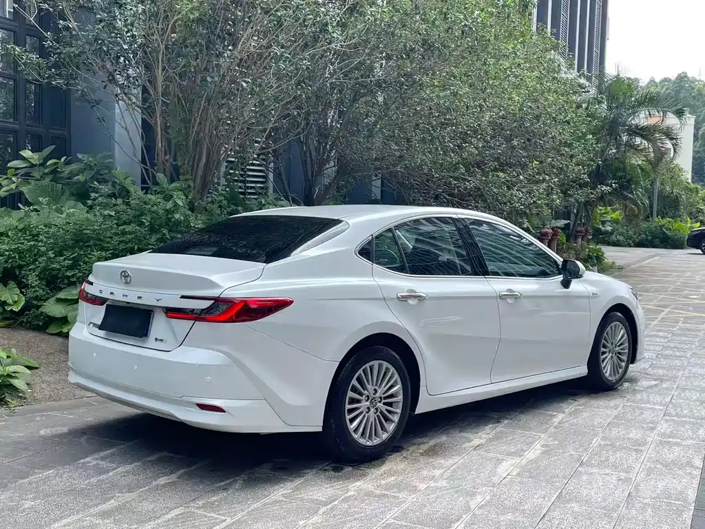 Toyota Camry — фото 6