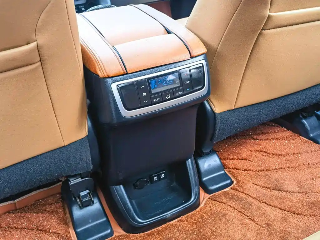Toyota Highlander — фото 28