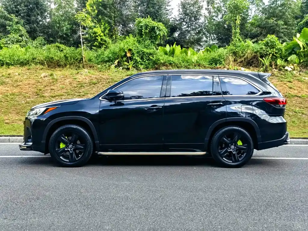 Toyota Highlander — фото 4